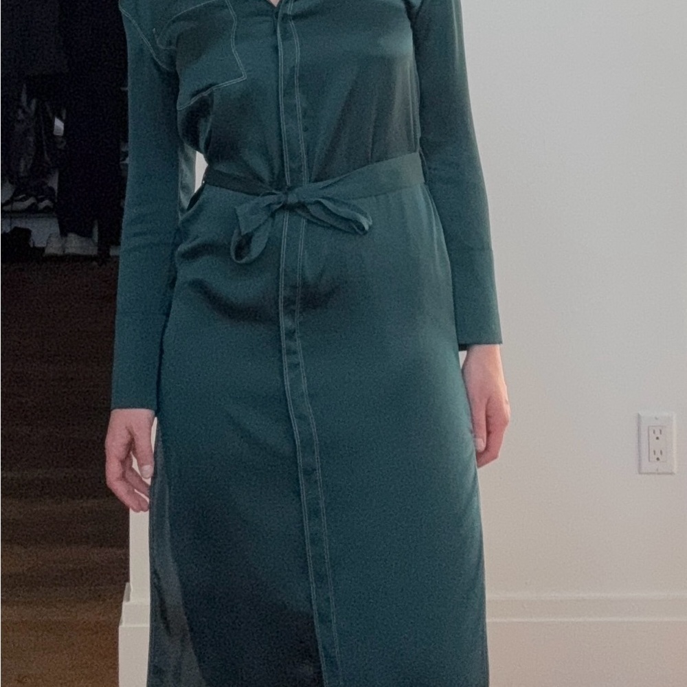 Elegant Dark Green Long-Sleeve Dress